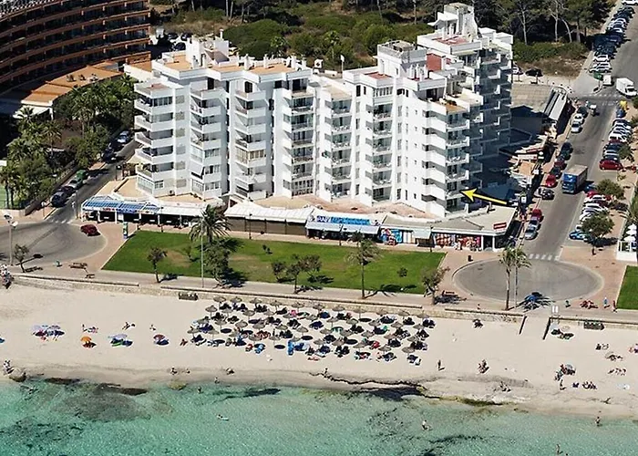 Beachside Apartment In Cala Millor